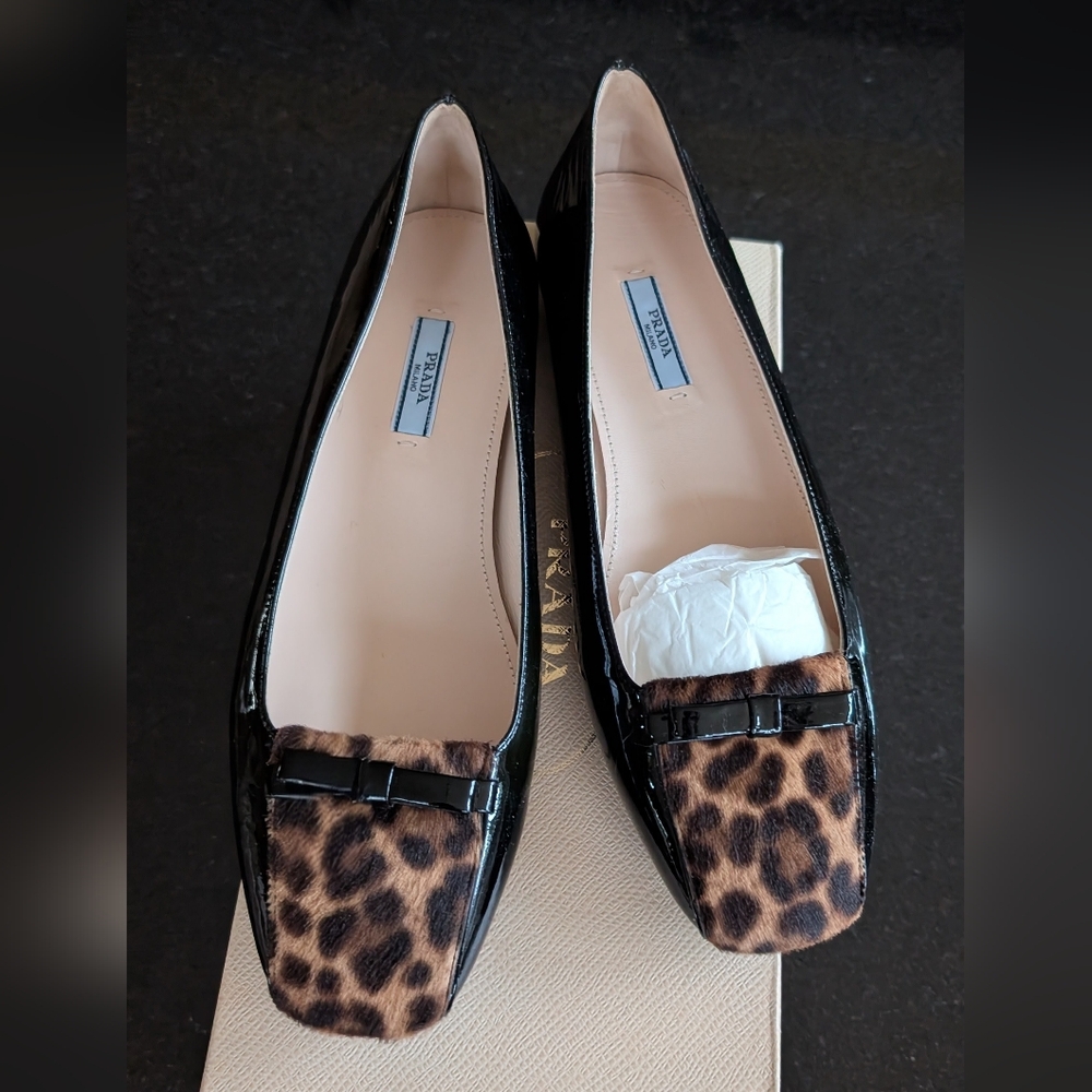 RARE, NIB PRADA Black Patent Leather Ballet Flats w/Leopard Print CALF HAIR Sz 9
